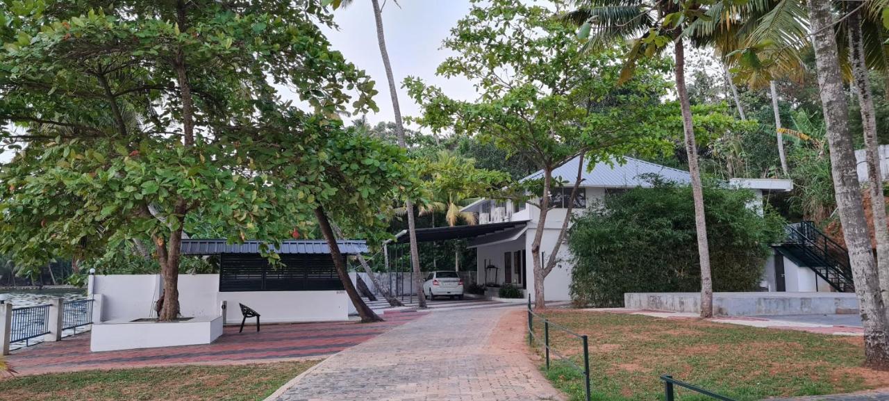 Ripples Service Villas Kollam Luaran gambar