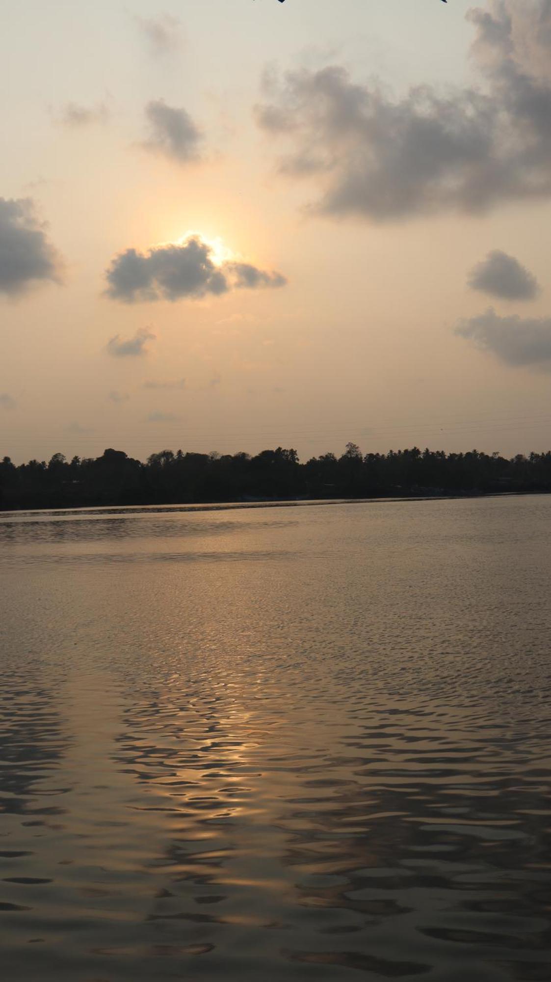 Ripples Service Villas Kollam Luaran gambar
